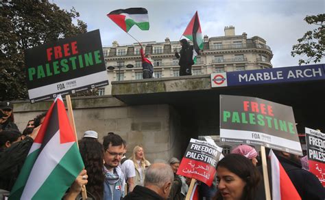tube driver free palestine chant