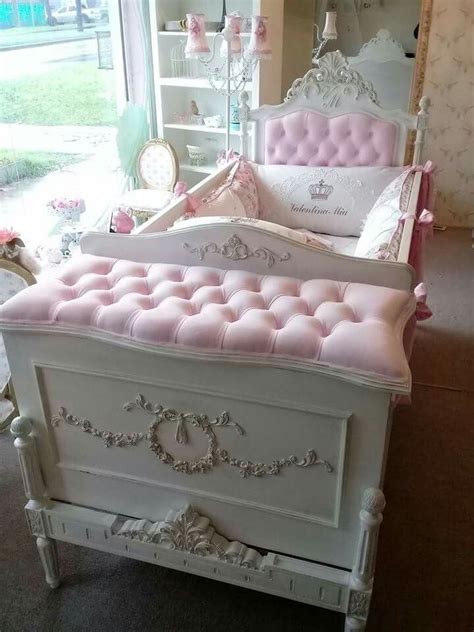 Tufted Crib With Changing Table