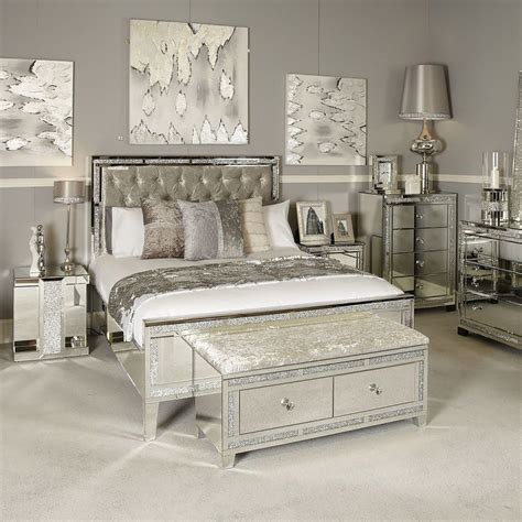 Tufted Mirrored Bedroom Set
