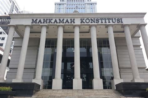 tugas pokok mahkamah konstitusi