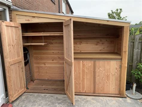 Tuinkast Met Overkapping