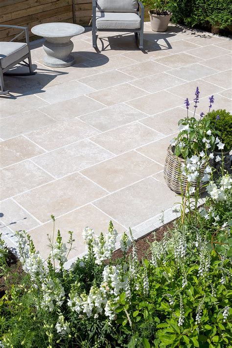 Tumbled Limestone Outdoor Tiles
