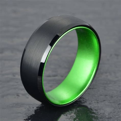 tungsten wedding bands turn finger green