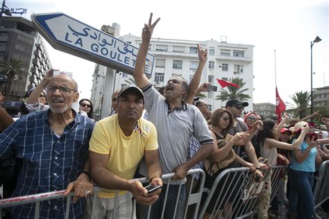 tunisian people Tunisian caid beji essebsi carthage tunis convoy react