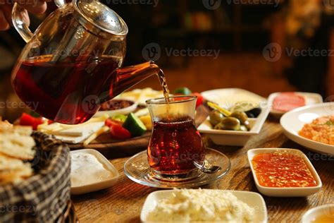 Turkish Tea Pouring