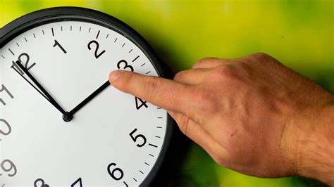 Turn Back Clocks In Canada