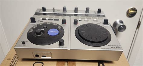 Turntable Mixer With Effects