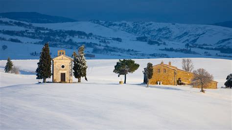 Snowy Tuscany, Italy Absolutely beautiful… This is Italy