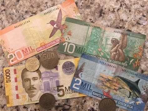 type of currency used in costa rica