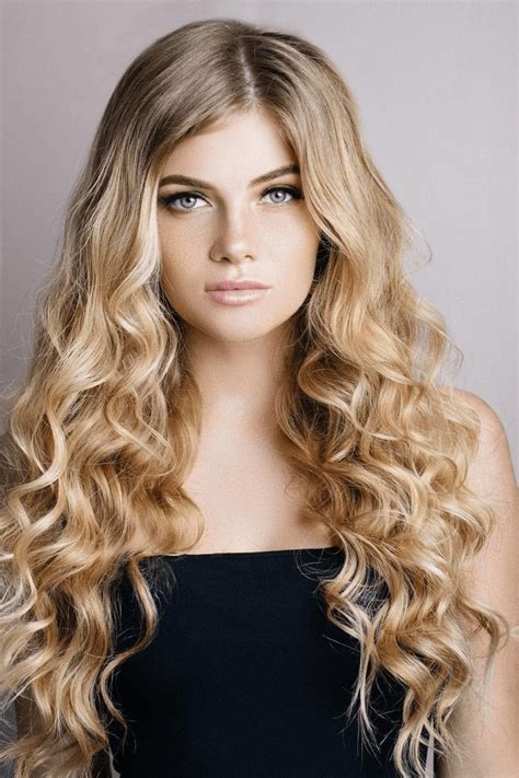 This Types Of Long Curly Hair With Simple Style