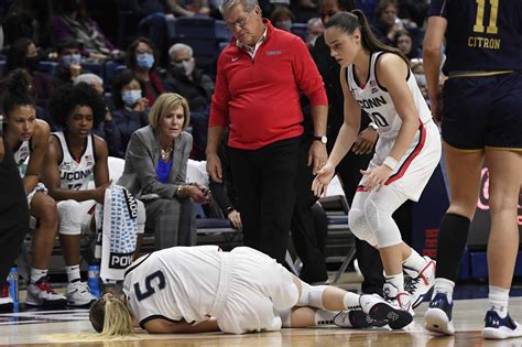 uconn paige bueckers injury