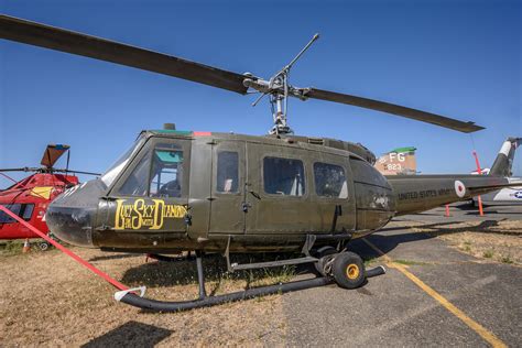 uh 1h huey helicopter