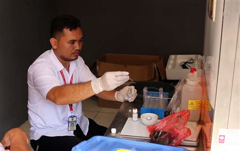 Uji Laboratorium Sampel Makanan Di Pasar ANTARA Foto