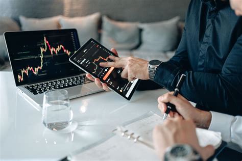 uk financial advisor qualifications