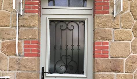 Un Vantail De Porte Installation D’une Fenêtre 1 Semifixe La