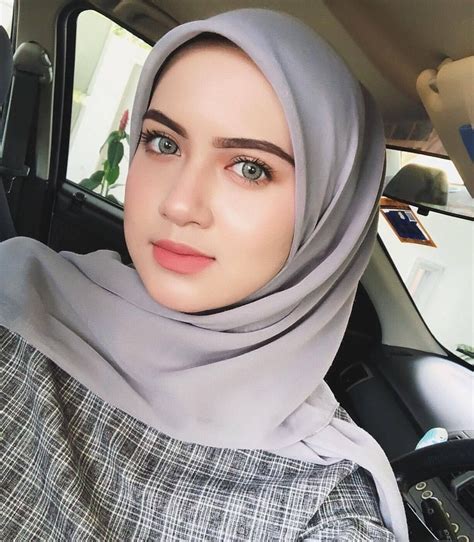 Una: Alasan Mengapa Saya Tidak Mengenakan Hijab