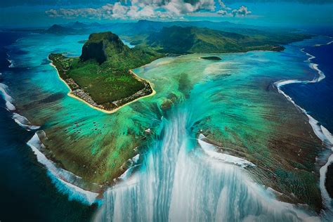 underwater waterfall in mauritius