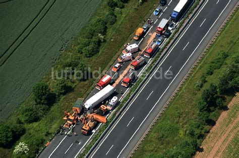 unfall auf autobahn von oben