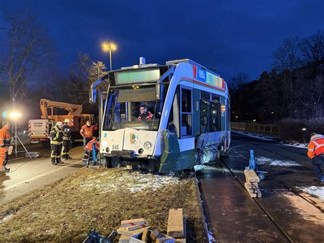 Tödliche "Spritztour" mit 800PSAuto Frau (21) stirbt nach Unfall auf