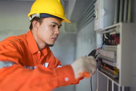 Best Uniform for Electrical Repairers
