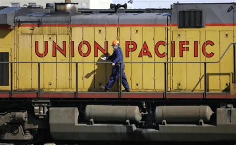 union pacific railroad benefits phone number