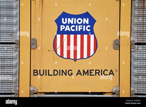 union pacific railroad tracking container