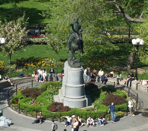 union square park statue