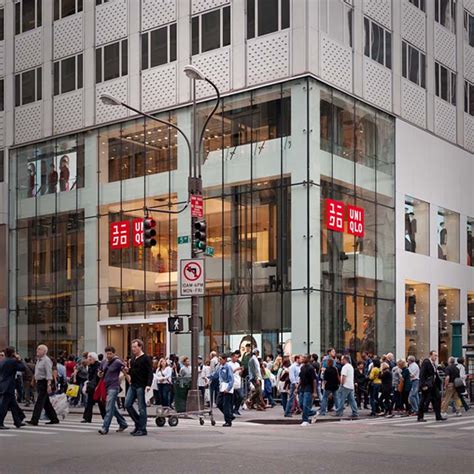 uniqlo 5th ave hours