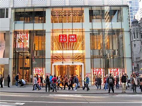 uniqlo store hours 5th ave