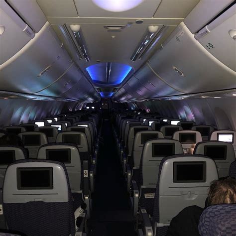 united airlines 737-800 interior