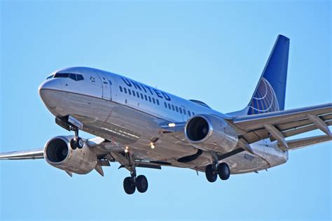 united airlines boeing 737-700