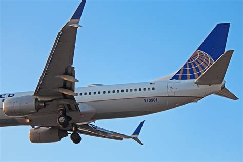 united boeing 737-800