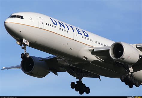 united boeing boeing 777-200