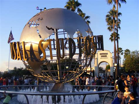 universal studios hollywood crowd tracker