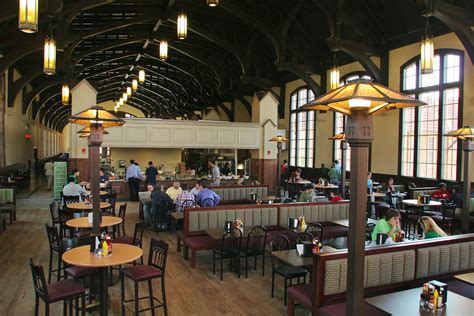 university of florida dining halls