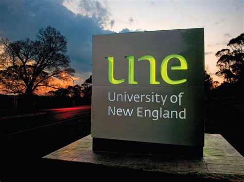 university of new england australia address