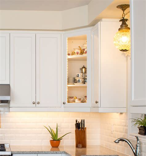 upper kitchen corner cabinets