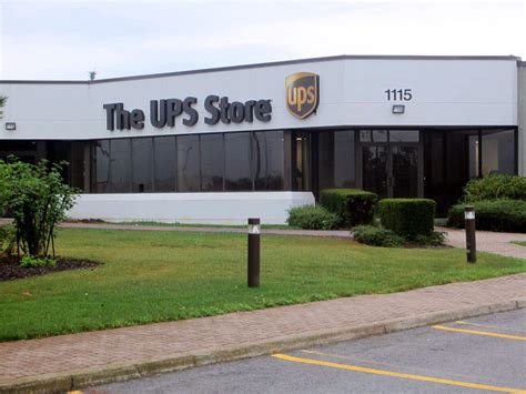 ups store email address