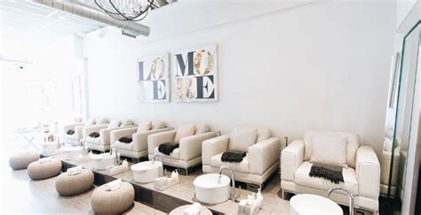 Upscale Nail Salon in Miami