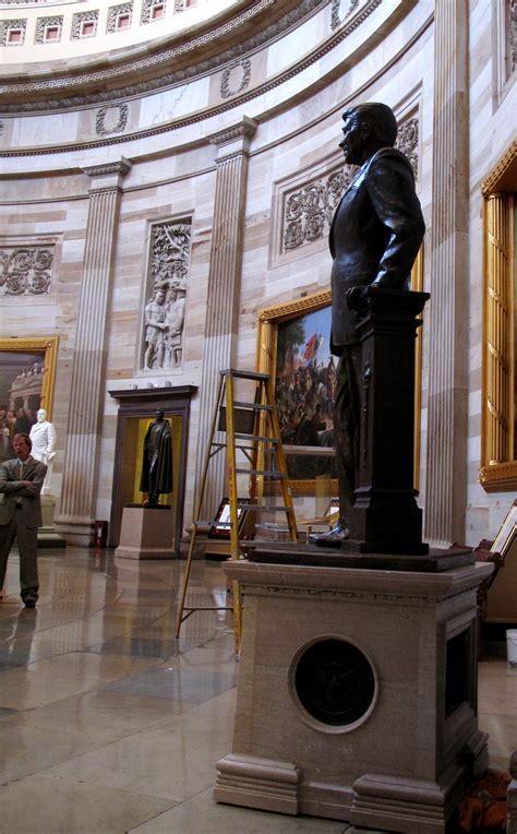 us capitol rotunda statues