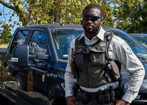 us fish and wildlife officer