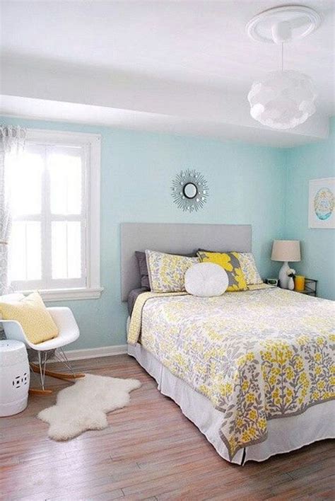 use light colors in small bedroom
