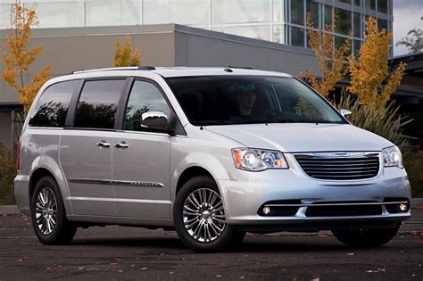 used 2013 chrysler town and country