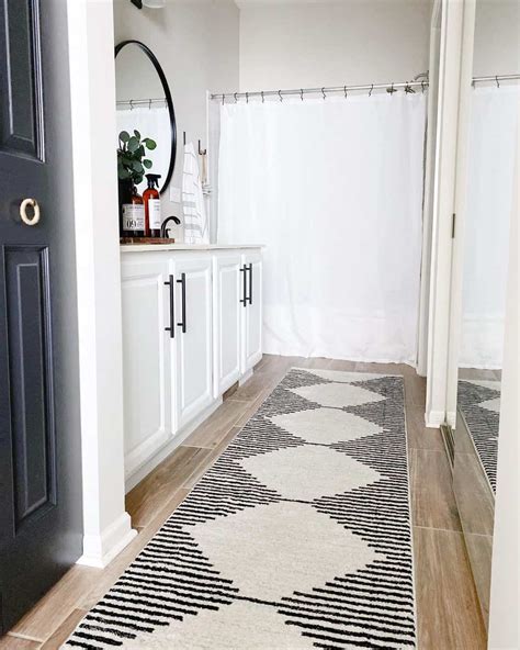 Using A Runner In The Bathroom