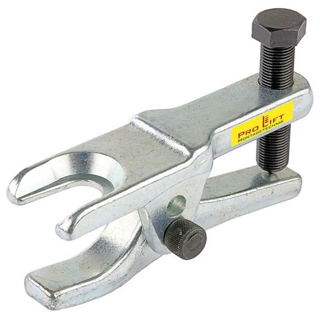 Using A Tie Rod Puller