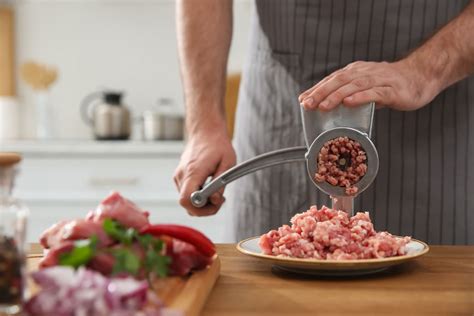 Using Hand Meat Grinder