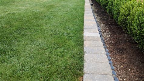 Using Pavers To Edge Lawn