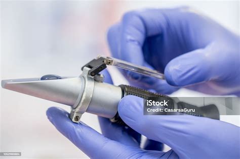 Using Refractometer To Measure Sugar Content