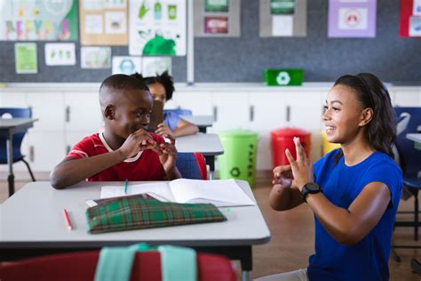 Using Sign Language In The Classroom
