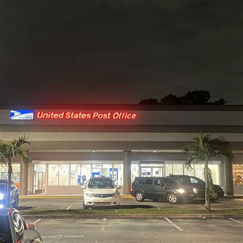 Mail carrier robbed by 2 males in Pembroke Pines FL